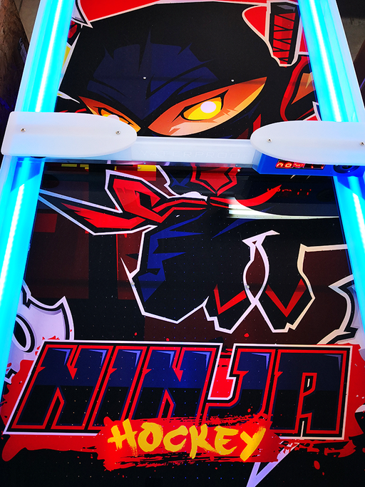 Vue 4 du air hockey Ninja Hockey de la marque Magic Play.