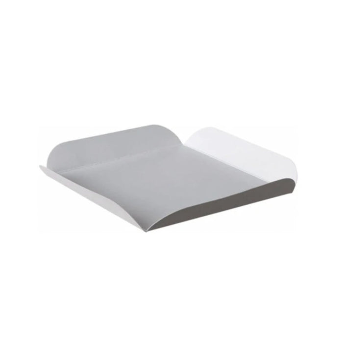 Carré rainé en carton 13 x 13 cm, support pâtissier robuste avec côtés rabattables.