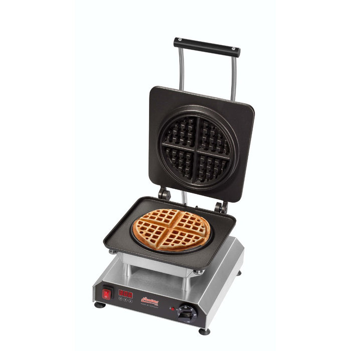 Gaufrier en service avec gaufre américaine prête à garnir