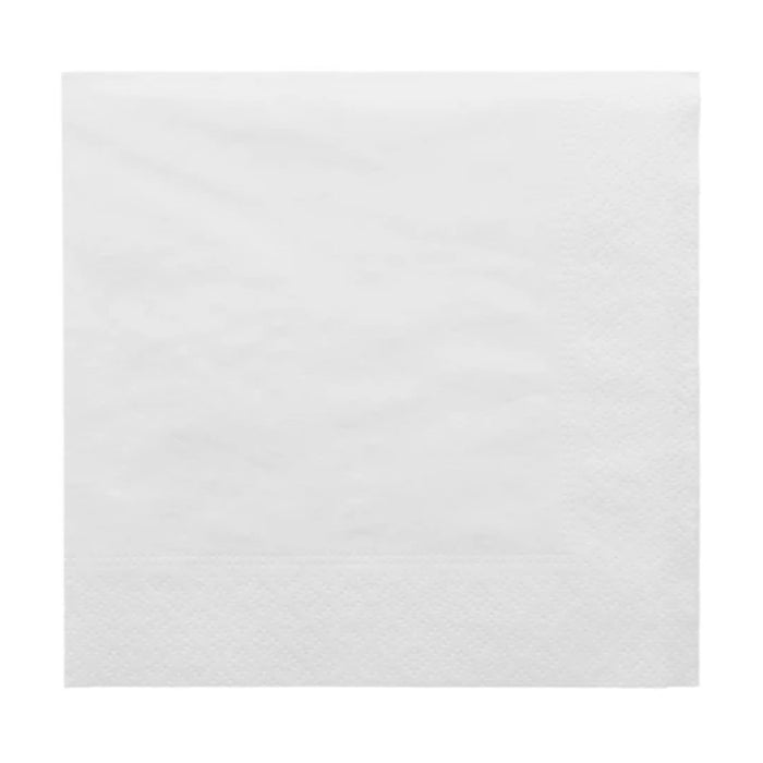 Serviette en papier blanche de 39 x 39 cm, pliée élégamment, disposée sur une table de restaurant bien dressée.