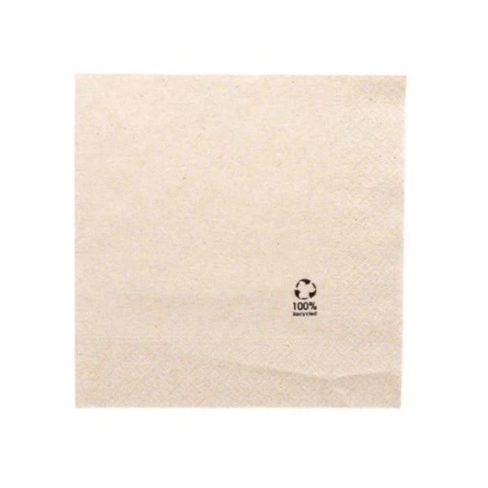 Serviette en papier kraft de 30 x 30 cm, pliée, posée à côté d'un plateau-repas dans un restaurant rapide.