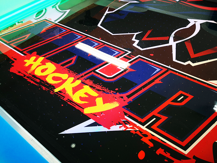 Vue 2 du air hockey Ninja Hockey de la marque Magic Play.