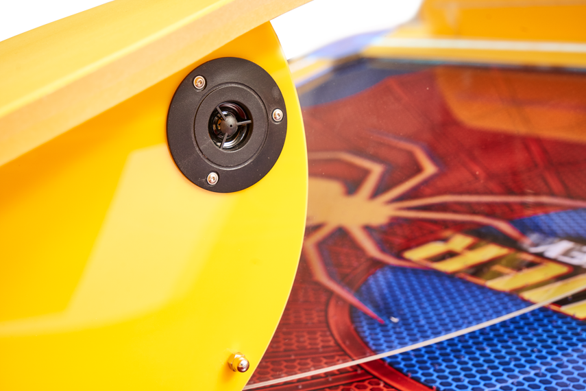 Système audio du jeu d'arcade Air Hockey Spider de la marque Kalkomat. 