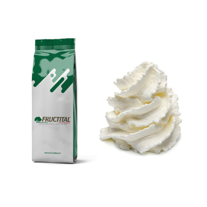 Sachet de Pronto Soft Chantilly prêt à mélanger avec du lait.