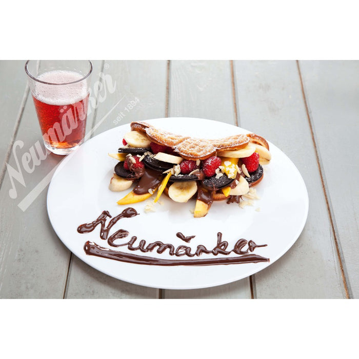 Gaufre cœur garnie de chocolat, fruits rouges et toppings colorés