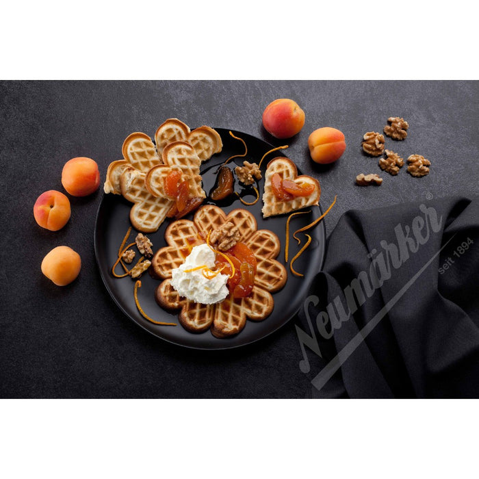 Gaufre petits cœurs garnie de fruits et crème chantilly