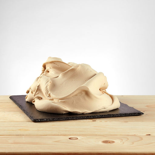 Glace à l’italienne goût biscuit au malt, texture crémeuse.