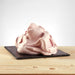 Glace yaourt et baies posée, texture onctueuse avec morceaux de fruits visibles.