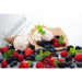 Cône à glace et coupe gaufrette entourés de fruits