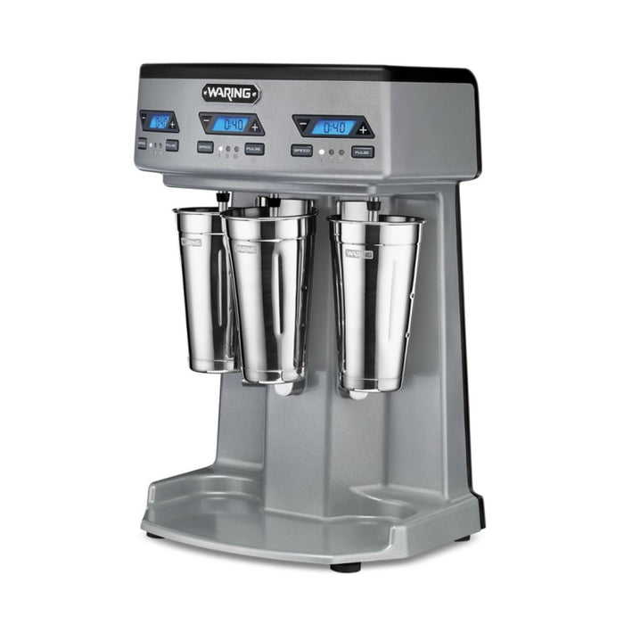 Vue de coté du shaker Waring 3 broches – gobelets inox, commandes digitales, base acier
